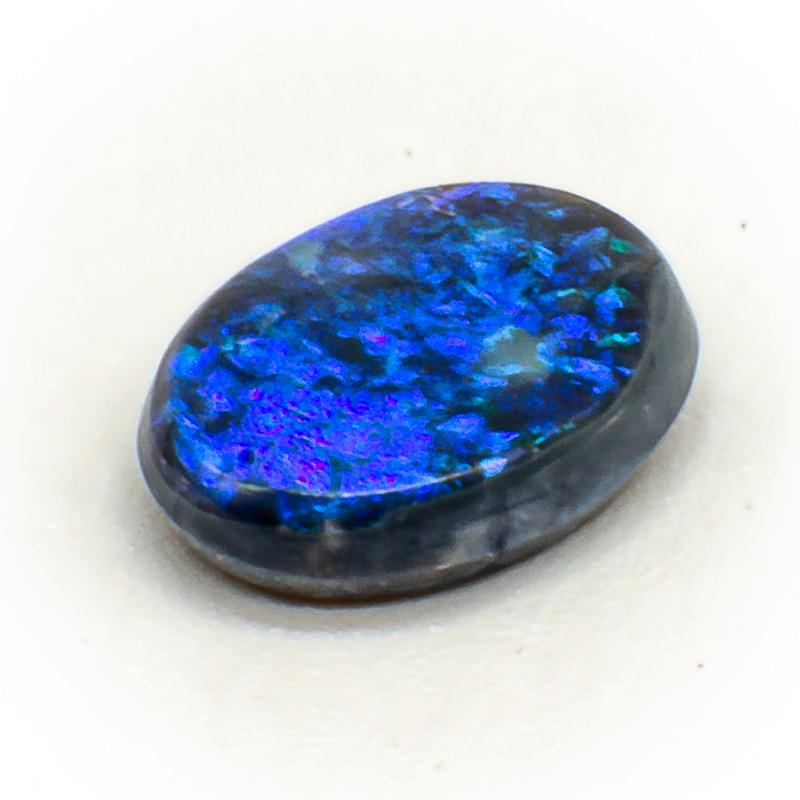 Cabochon ovale opale noire créée en laboratoire, pierres non