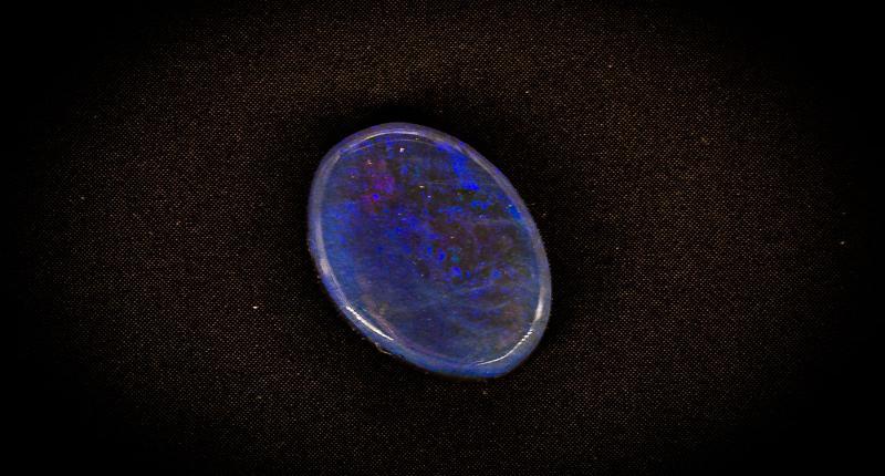 Belle opale cristal à dominante mauve