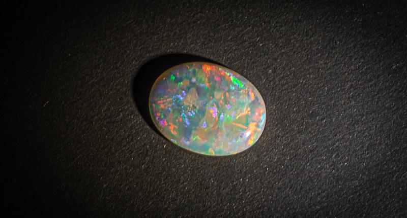 pierre-opale-blanche-australie-multicolore-arc-en-ciel-CB270-00765