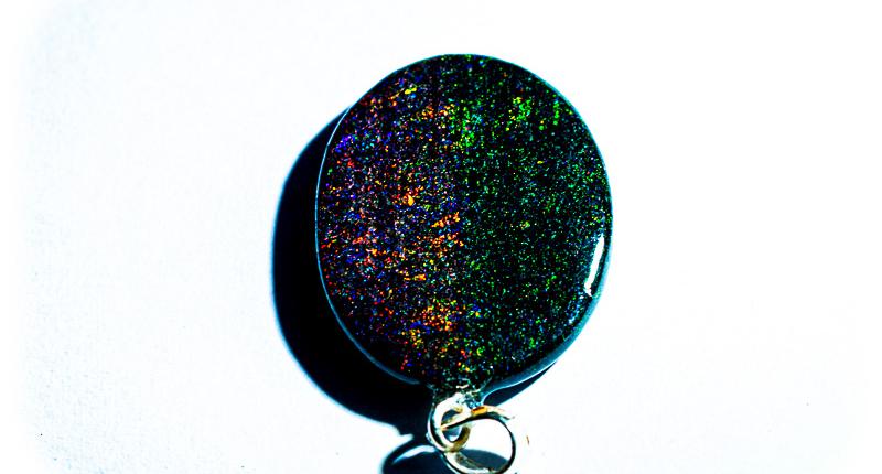 pierre-opale-noire-australie-andamooka-multicolore-pendentif-ot15-00721