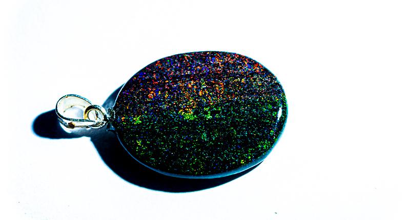 pierre-opale-noire-australie-andamooka-multicolore-pendentif-ot15-00722