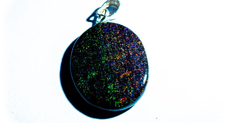 pierre-opale-noire-australie-andamooka-multicolore-pendentif-ot15-00723