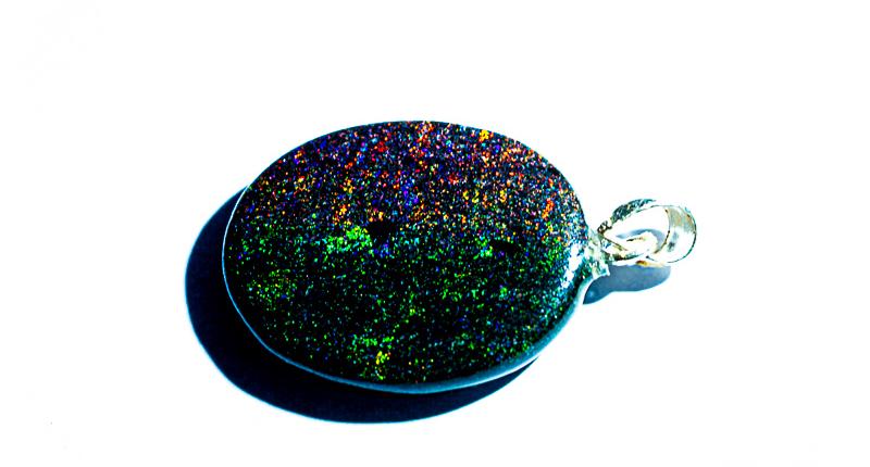 pierre-opale-noire-australie-andamooka-multicolore-pendentif-ot15-00725