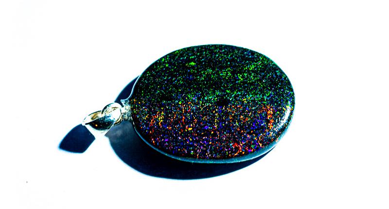 pierre-opale-noire-australie-andamooka-multicolore-pendentif-ot15-00727